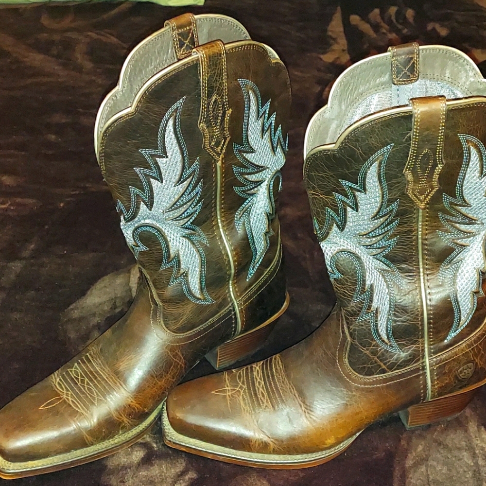 Ariat Brown Heeled Boots with White Embroidery